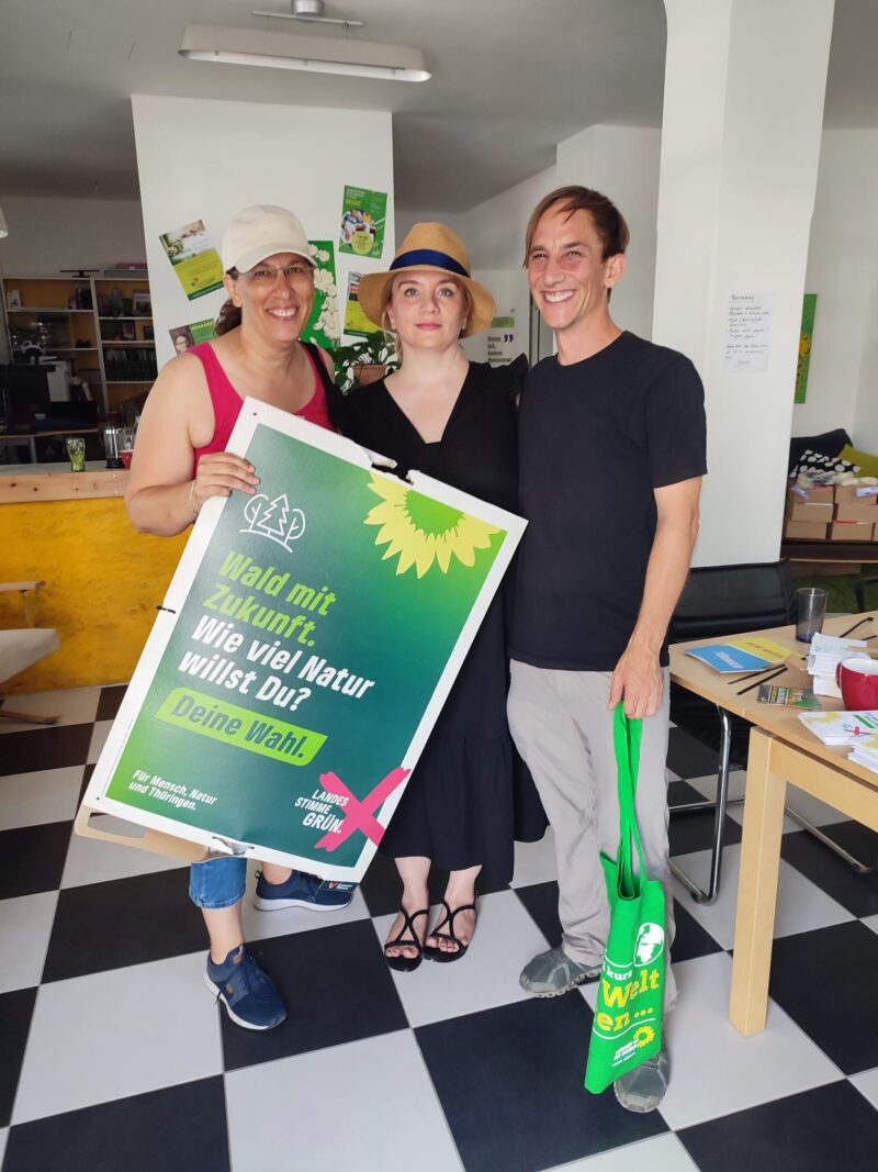 Unsere drei Wahlkämpfenden (Iris Lanwer, Swantje Sperling, Daniel Baier) im Grünen Büro in Ilmenau. 